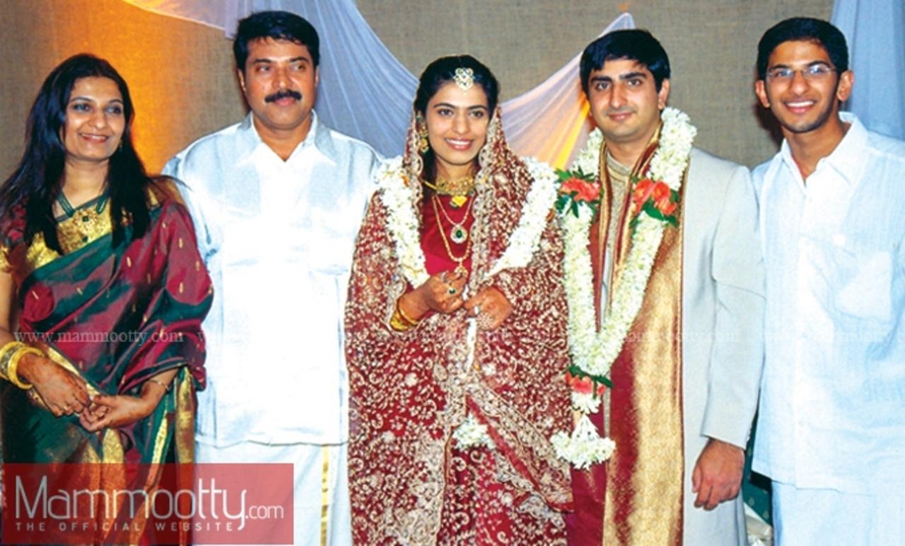 Mammootty at his daughter's wedding with his wife and son Dulquer