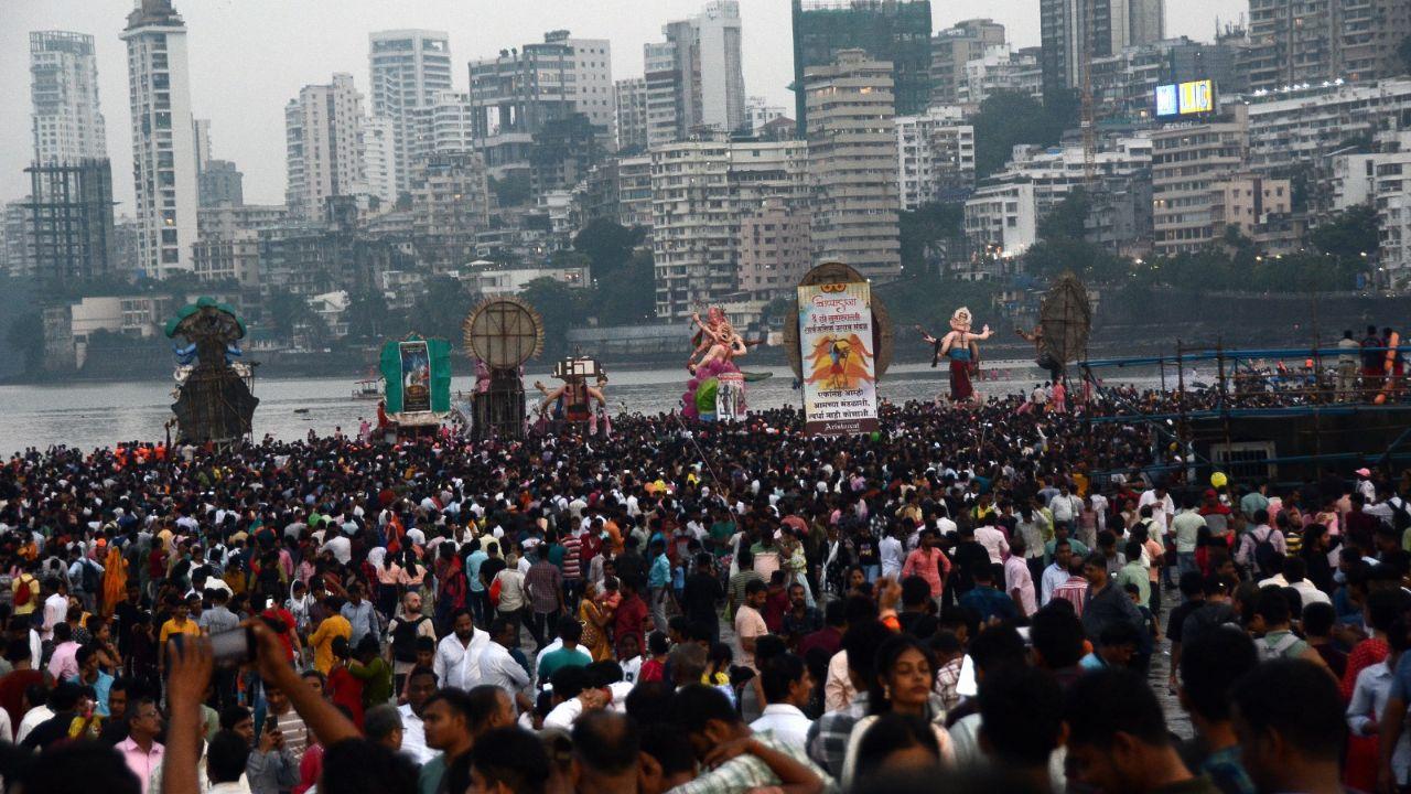 According to the Brihanmumbai Municipal Corporation, a staggering 35,000+ idols were immersed with nearly 6,000 being those of ‘sarvajanik’ (public) mandals