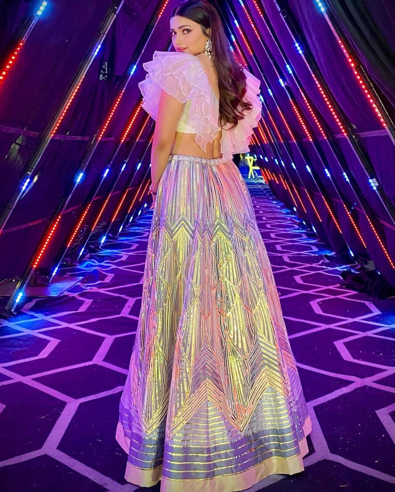 Take fashion notes from the queen itself, Prachi wore a pretty crop top with a shiny long skirt