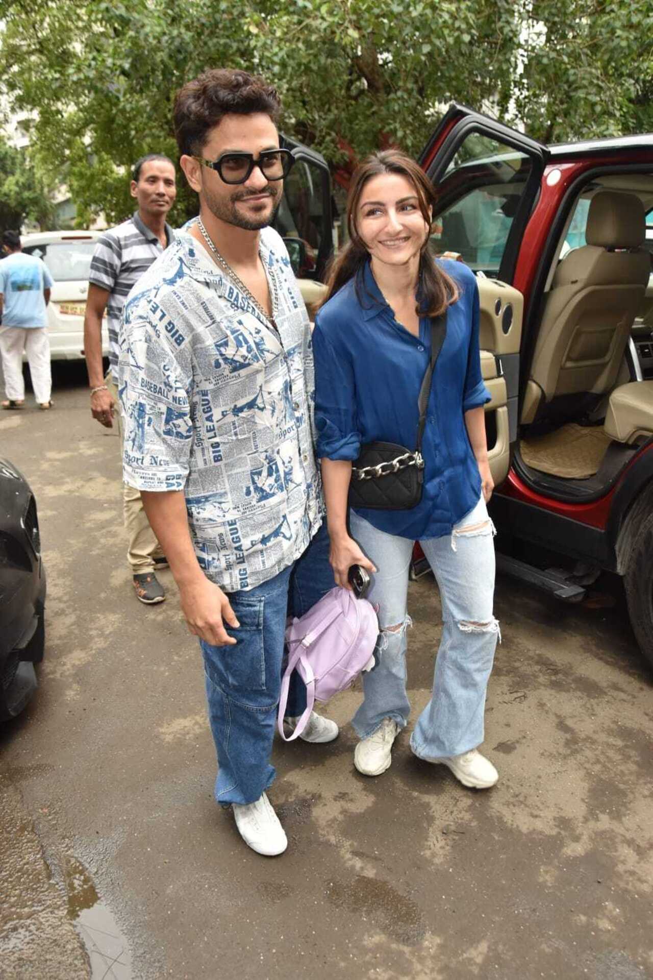 Soha Ali Khan and Kunal Kemmu were spotted wearing cool outfits