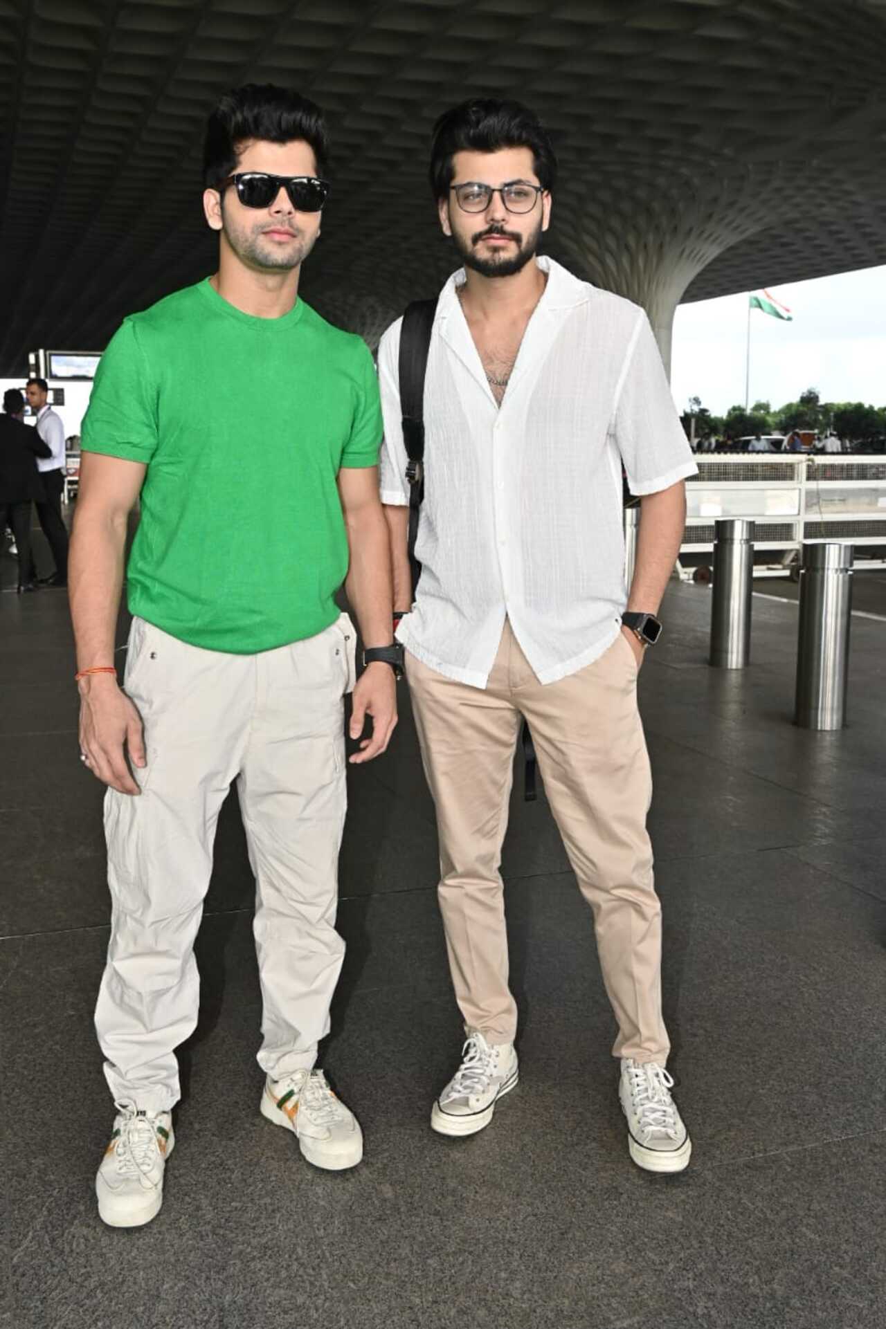 The Nigam brothers Abhishek and Siddharth were spotted together at Mumbai airport