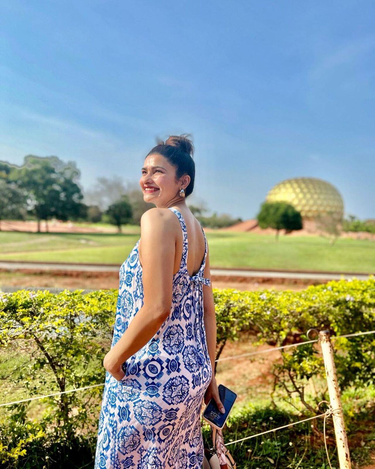 She embraced a natural look, skipping makeup and jewelry for her day out