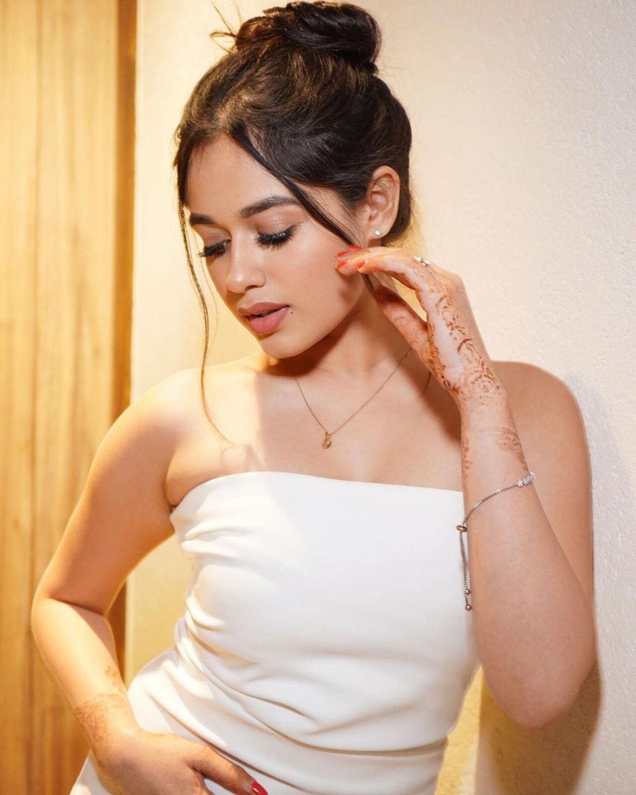 Jannat Zubair chose a timeless white staple dress, accentuated with minimal jewelry. Her hair elegantly tied in a bun