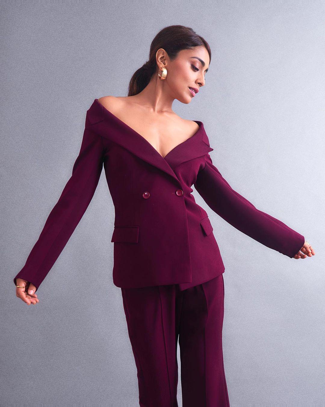 For her hairstyle, Shriya opted for a sleek and chic ponytail. It's the kind of hairstyle that says you're ready for a night of fun and romance.