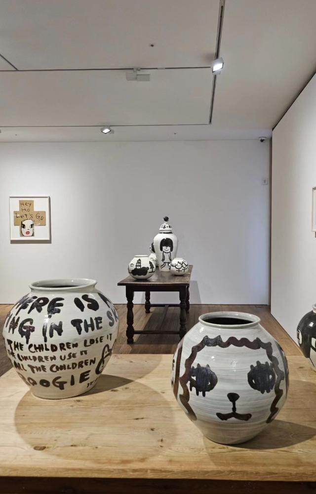 Yoshitomo Nara stands as a beacon in the realm of contemporary art, renowned for his distinct portrayals of children that delve deep into a spectrum of emotions