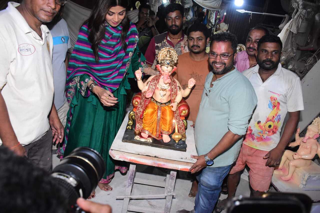 Shilpa Shetty brings lord Ganesha home