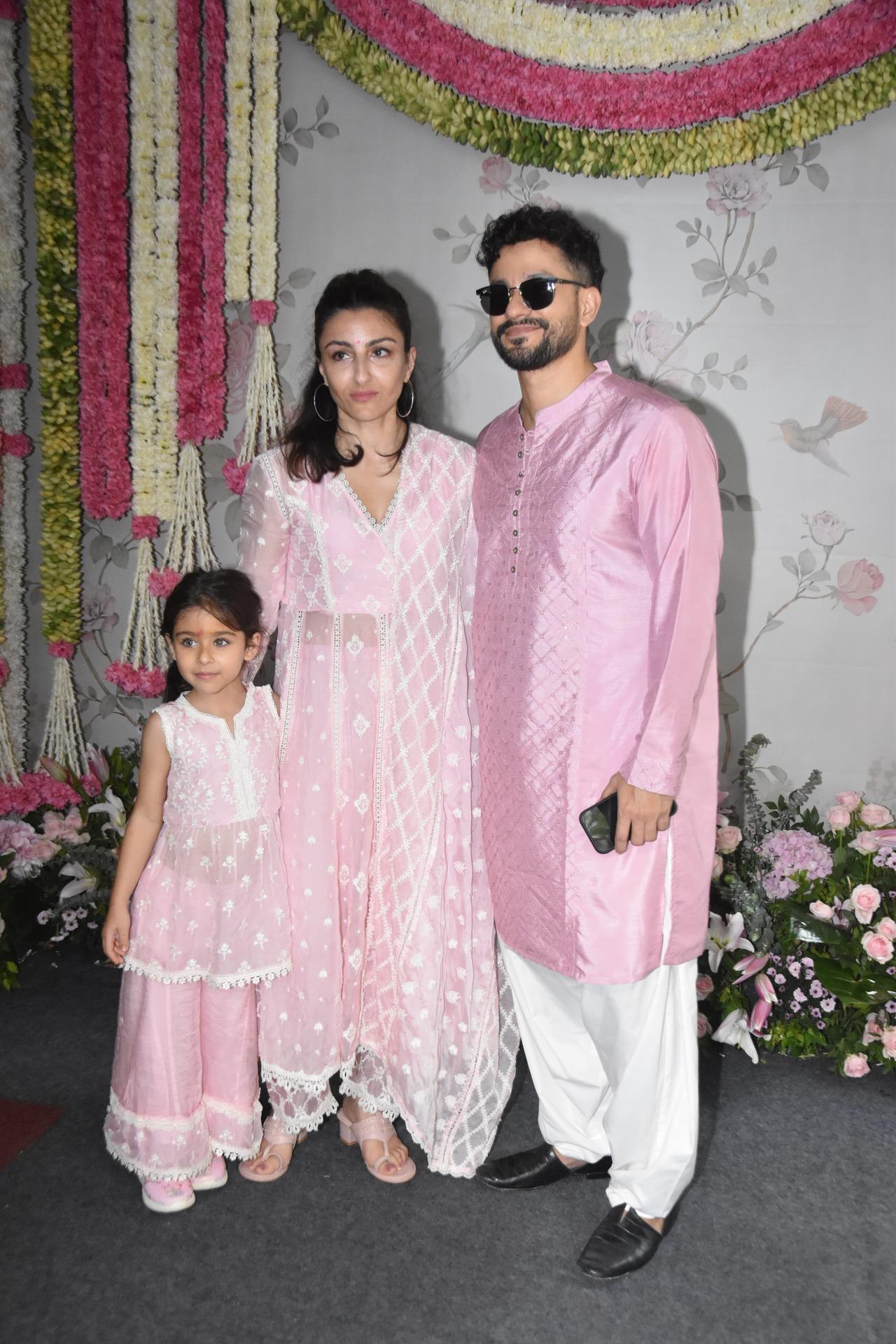 Soha Ali Khan and Kunal Kemmu attended Arpita's Ganpati celebration with their daughter