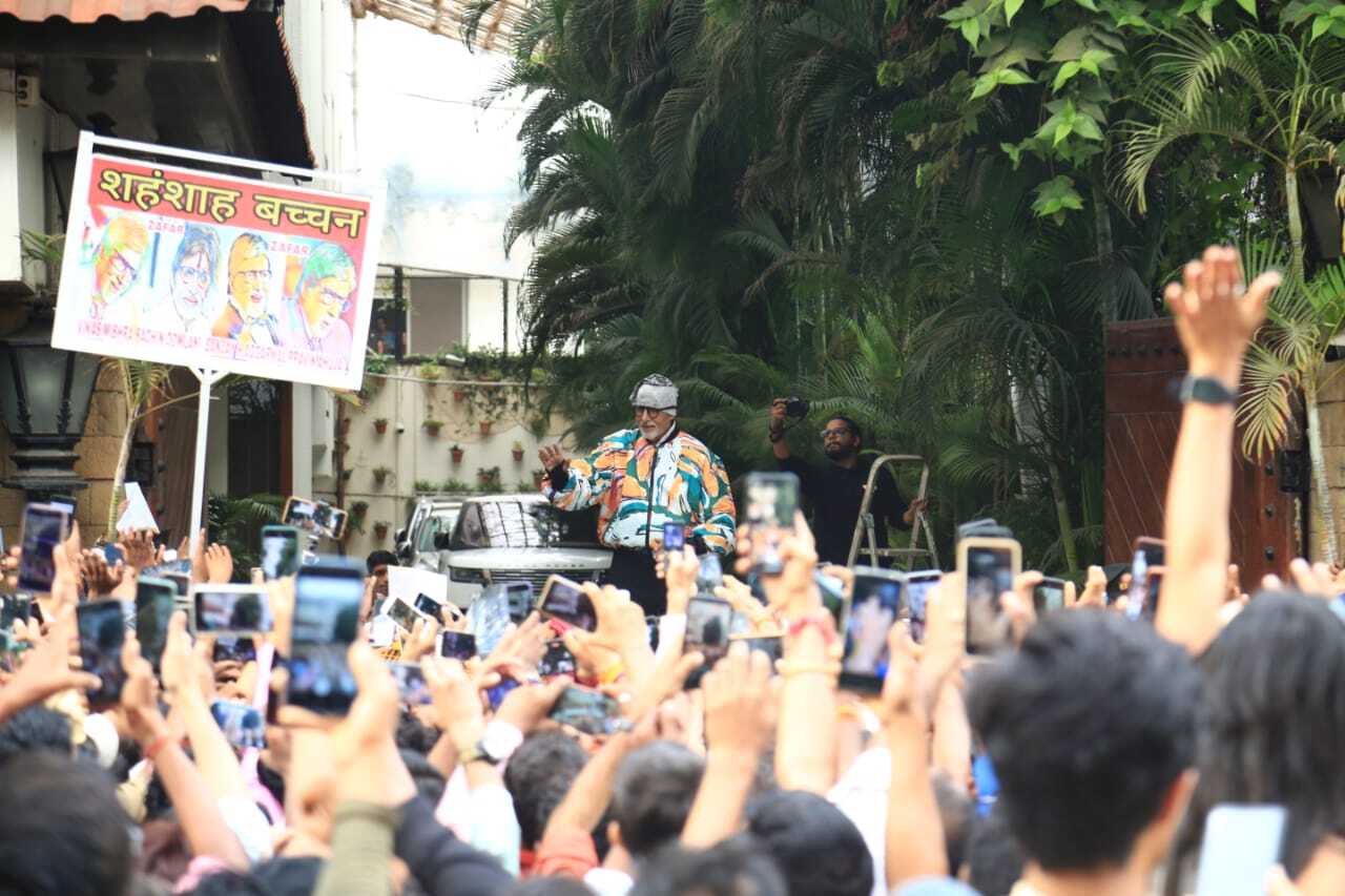 Amitabh Bachchan following his tradition, greets fans outside Jalsa
