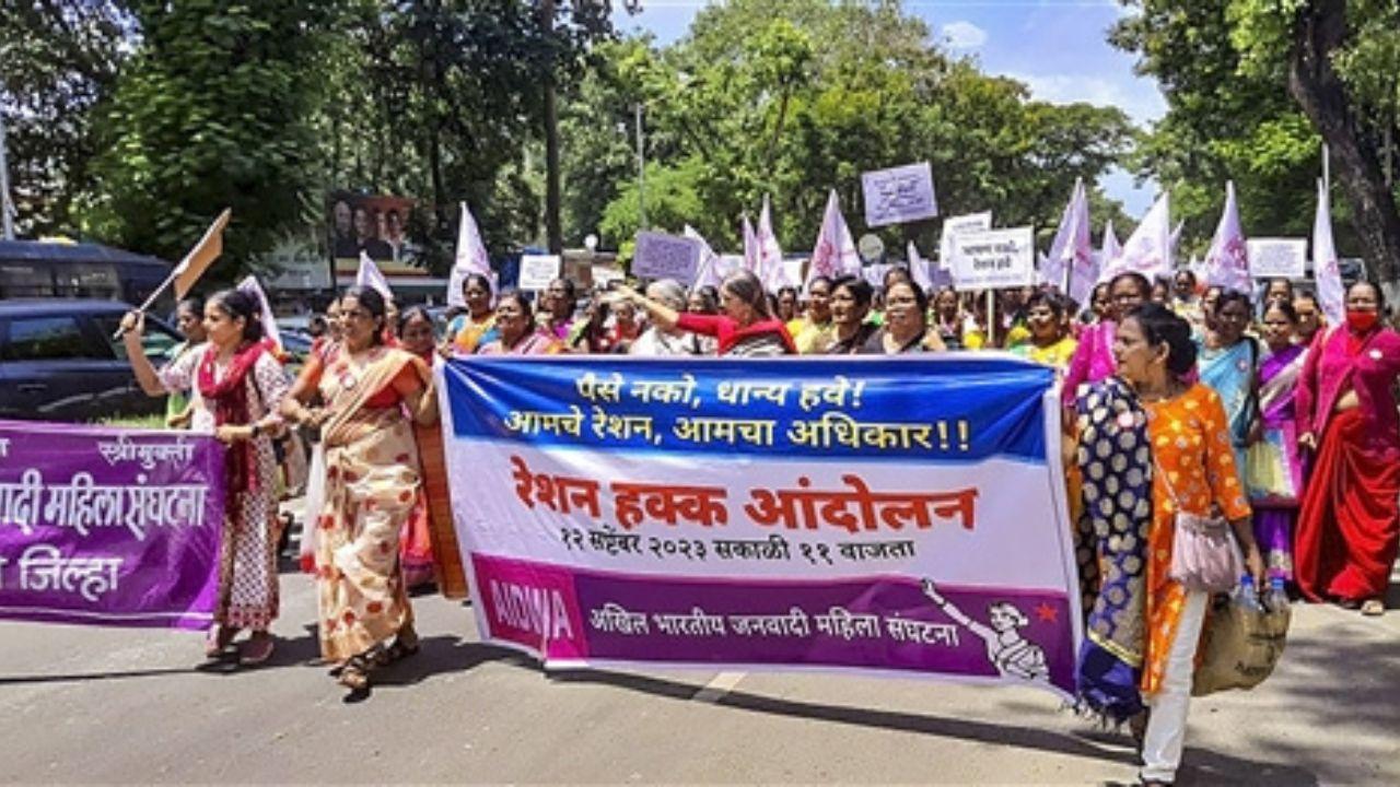 IN PHOTOS: AIDWA stages protest in Mumbai over food security