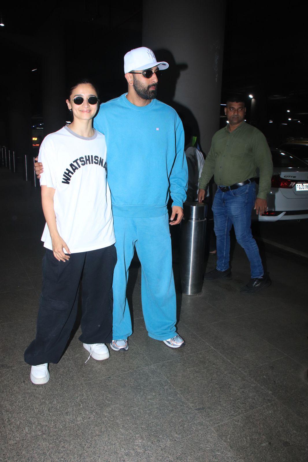 In the picture, Ranbir wore an all-blue tracksuit while Alia complimented him by wearing a loose white t-shirt and black trousers