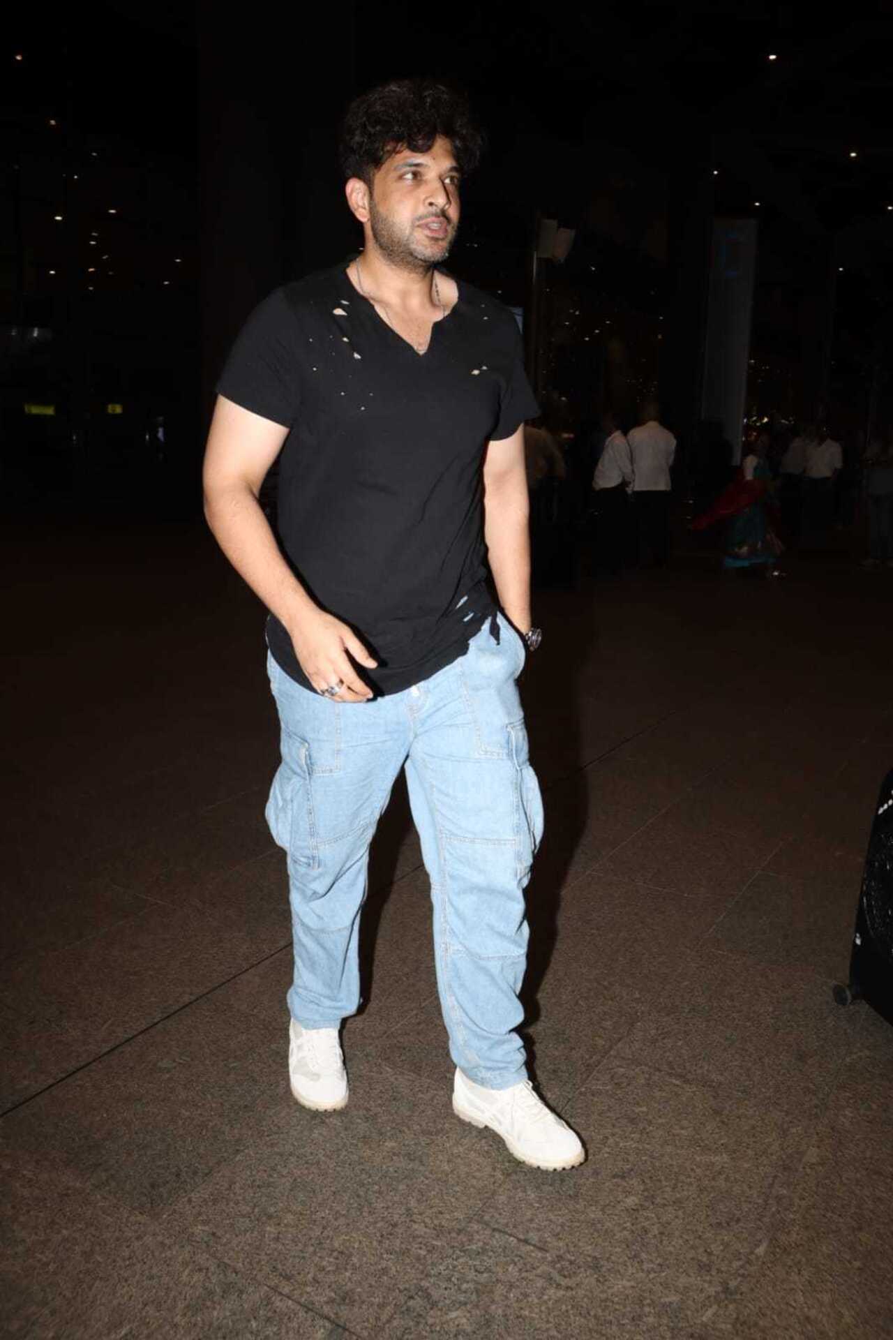 Karan Kundrra looked smart as he was clicked at the airport