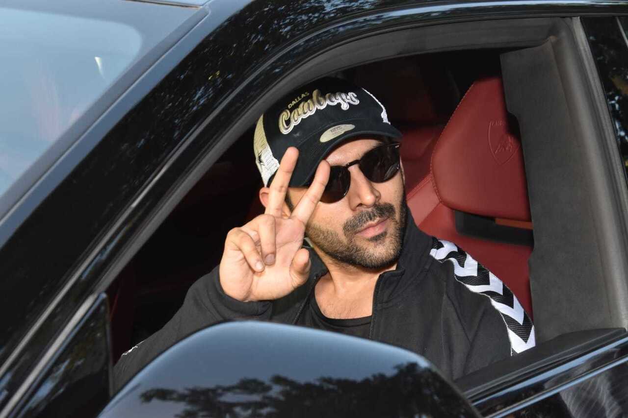 Kartik Aaryan looked handsome as he was clicked in the city
