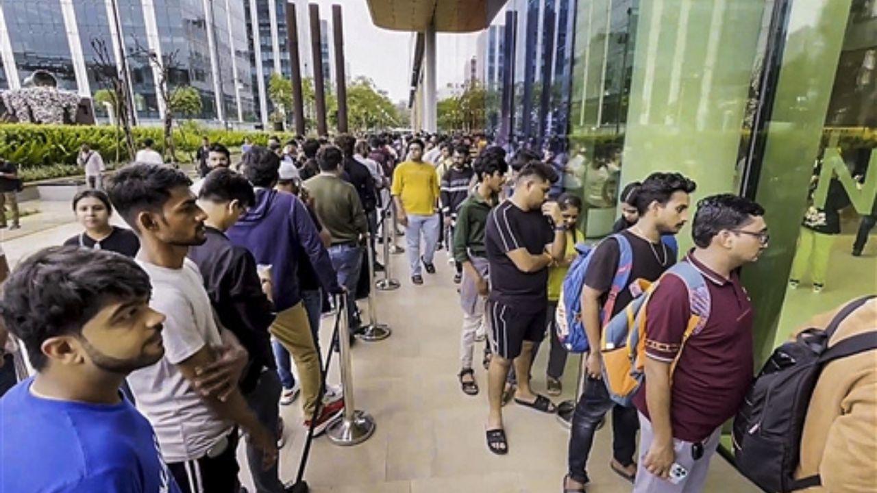 The much-anticipated iPhone series 15 of Apple went on sale in India today. A long queue of buyers was spotted at the Apple store in BKC. Pic/PTI
