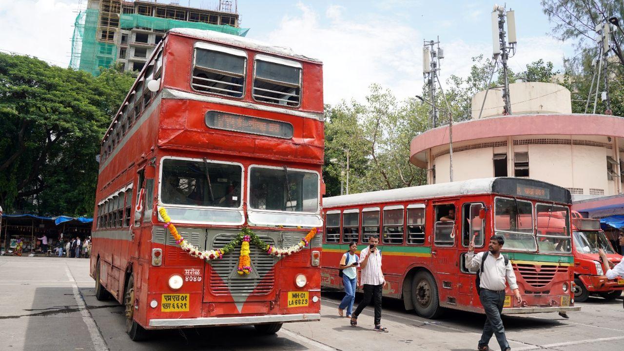 BEST, at the onset of 1990s, had a fleet of 900 double-decker buses which gradually declined. The administration stopped inducting these iconic buses after 2008 citing high operational costs. Pic/Aishwarya Deodhar