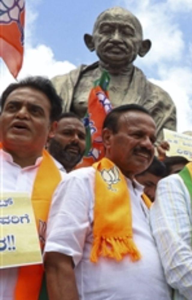 Leaders from BJP and JD(S) unitedly protested against the Congress govt`s handling of the Cauvery water issue, in front of the Gandhi statue at Vidhana Soudha
