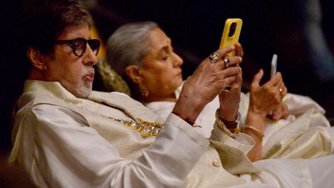 Amitabh Bachchan gives sneak peak from sets with Jaya Bachchan