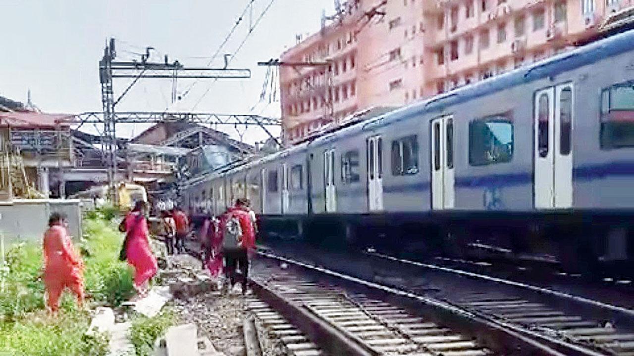 The Kalyan-CSMT train, which fortunately came to a halt in the nick of time