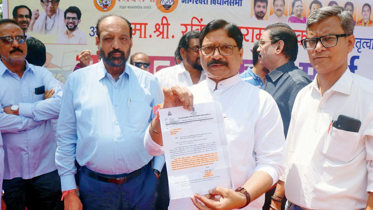 Mumbai: Residents take to streets to protest idol immersion ban in Aarey