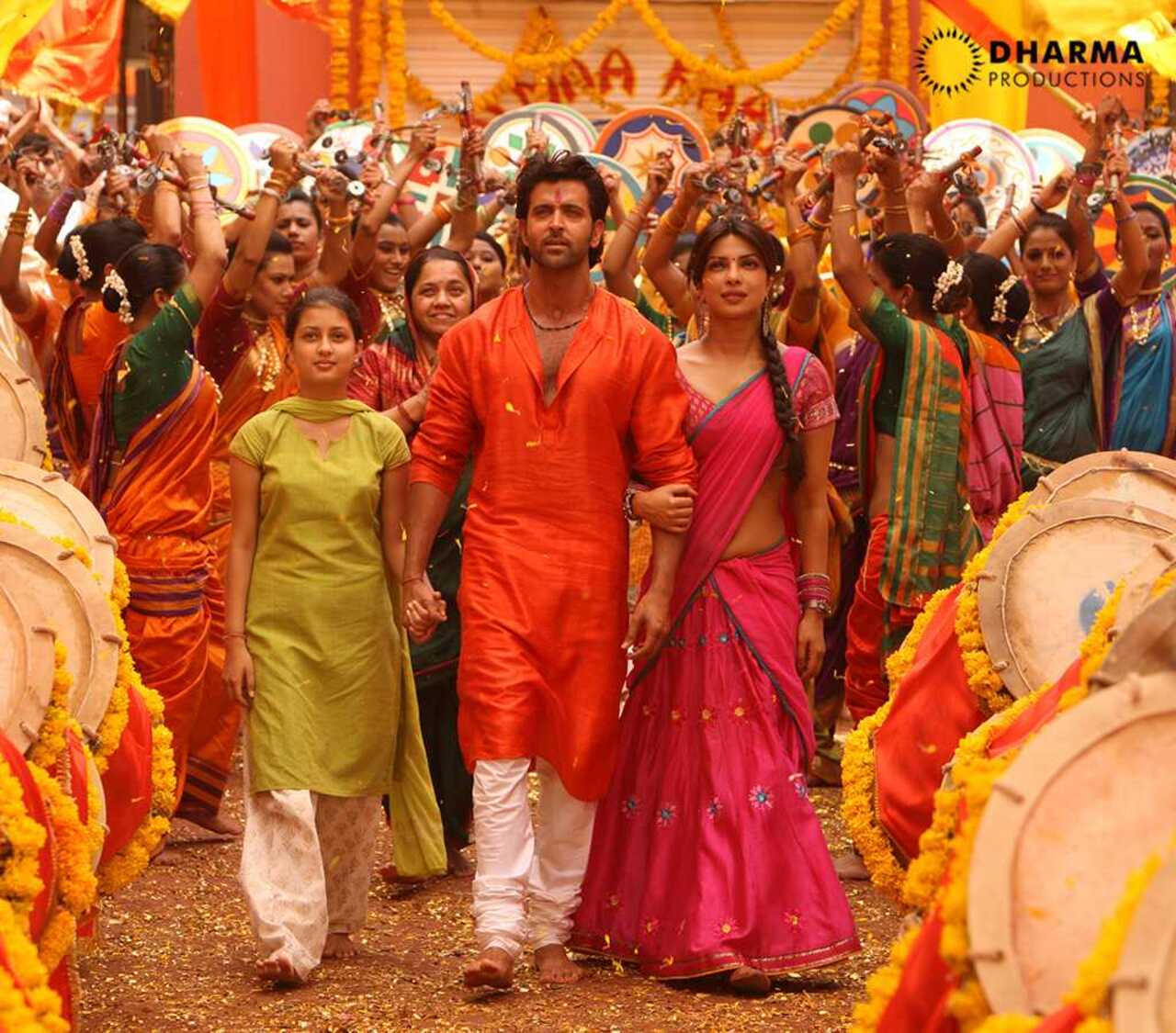 Deva Shree Ganesha is a popular Ganpati (Lord Ganesha) song from the movie 'Agneepath', which was released in 2012. The song is sung by Ajay Gogavale and the music is composed by Ajay-Atul, with lyrics written by Amitabh Bhattacharya.