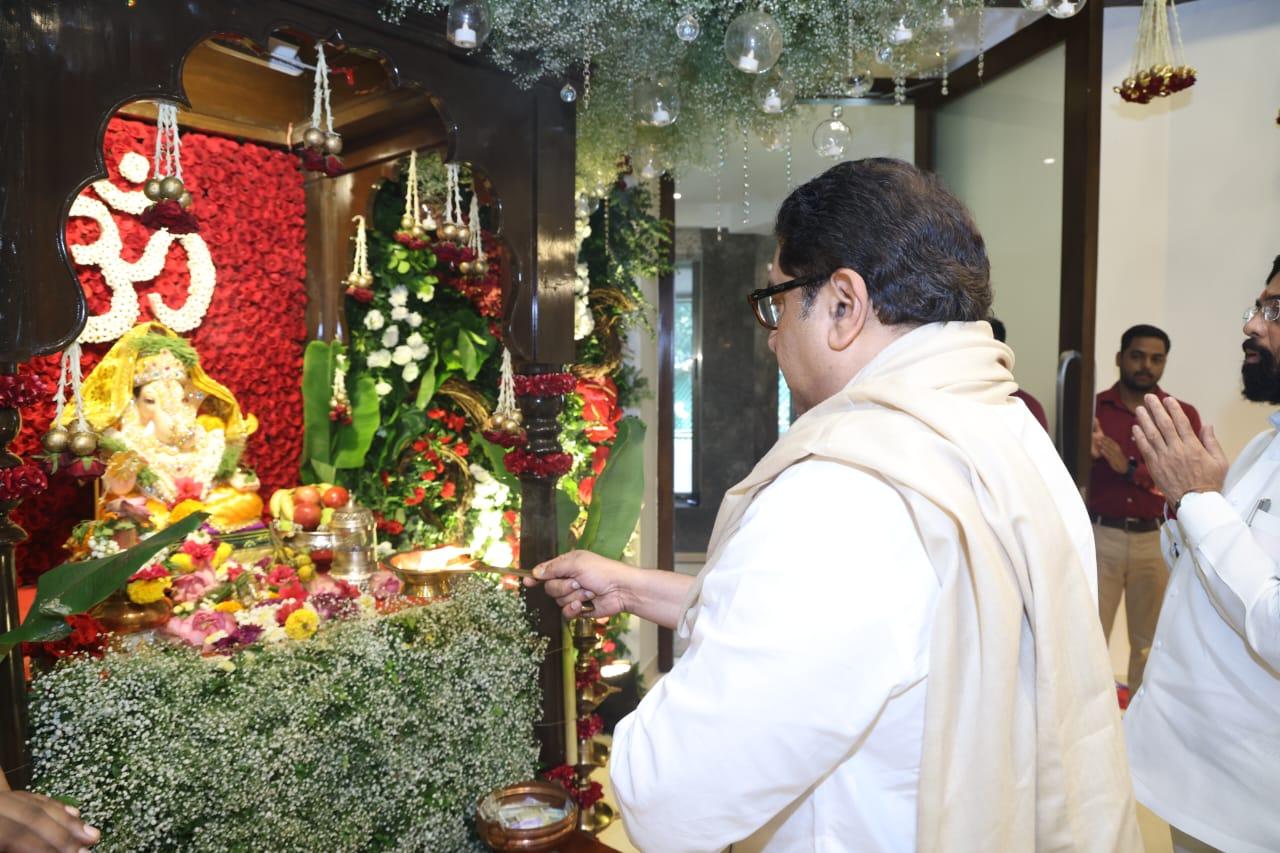 MNS chief Raj Thackeray visited the residence of Maharashtra CM Eknath Shinde to pay obeisance to Lord Ganesh