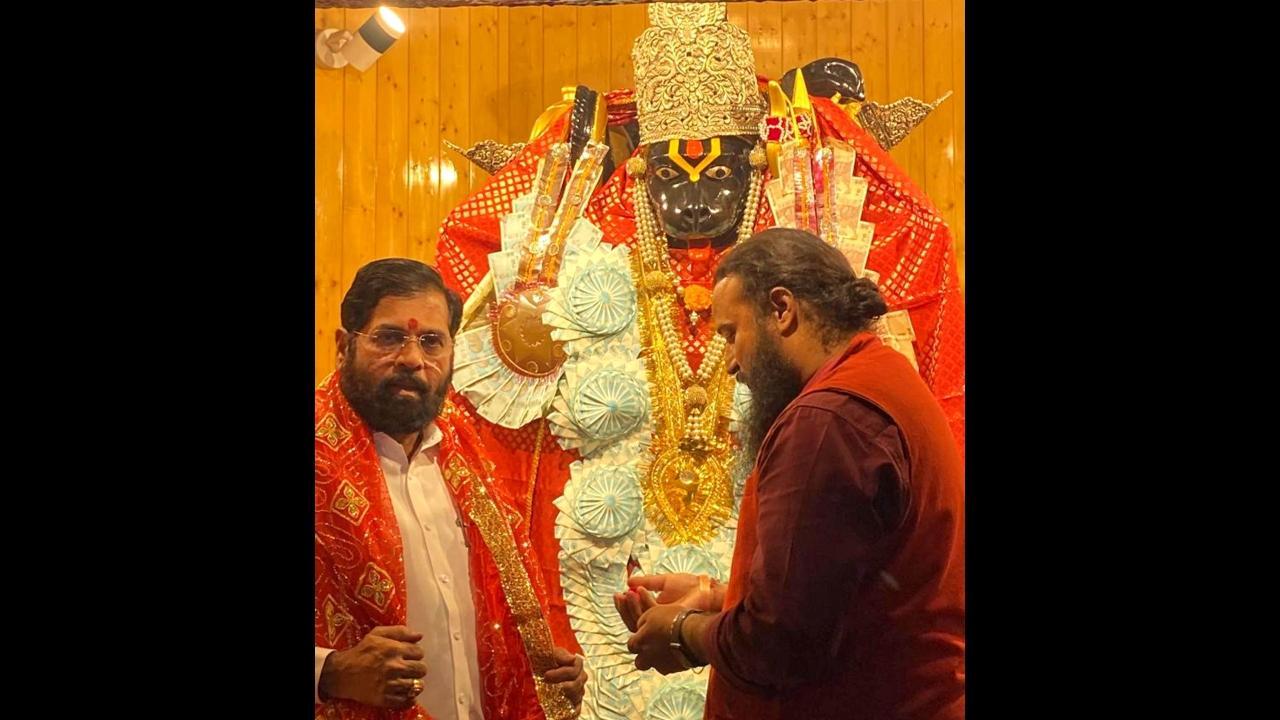 In Photos: Eknath Shinde offers prayers at Hanuman Mandir in Srinagar