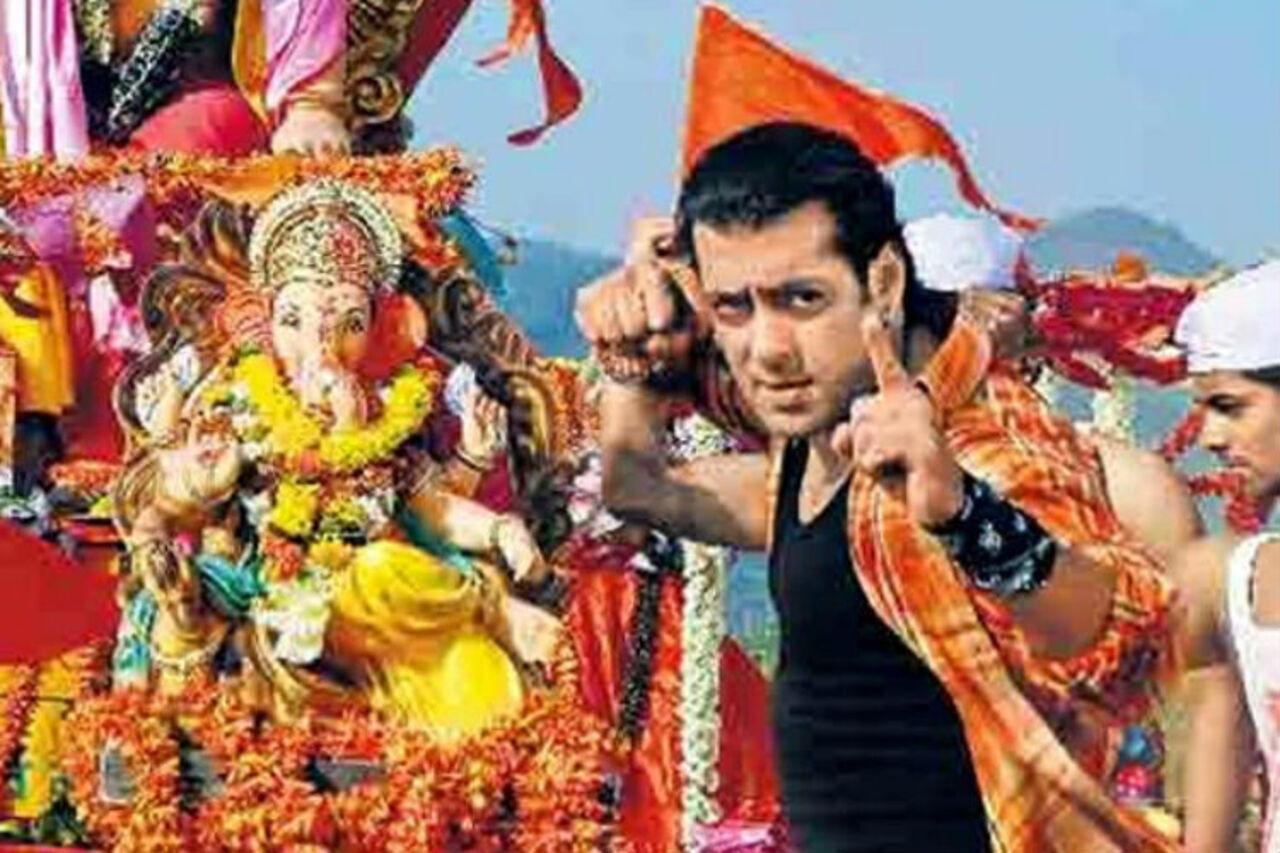 The movie Wanted, starring Salman Khan, adds an interesting Ganpati angle to its storyline. In a pivotal scene, the protagonist, Radhe, played by Salman Khan, seeks the blessings of Lord Ganesha before embarking on a high-stakes mission