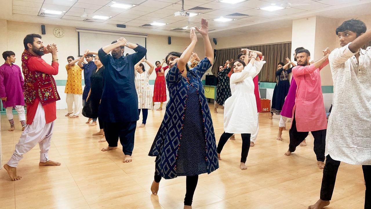 The folk wayLearn folk steps like 2-taali and 3-taali, hinch, popat, baithak, partner steps and more at these weekend batches at Soni’s School of Garba Dance in Juhu from September 30. The timings are 6 pm to 8 pm (Saturday); 11 am to 1 pm (Sunday); Log on to: @sonisschoolofgarbadance; Call: 9619003311 (for registrations and fees)