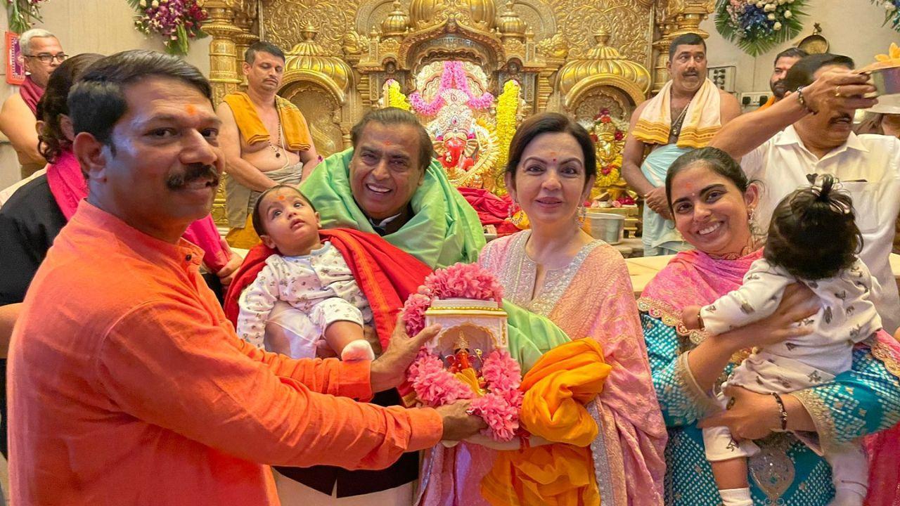 Mukesh Ambani and his family visited Siddhivinayak temple in Mumbai's Dadar on Sunday. Pics/Shree Siddhivinayak Ganapati Temple Trust
