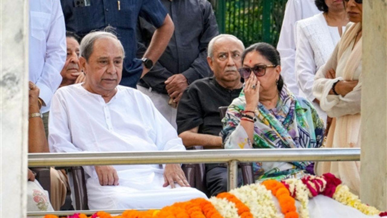 Bharatiya Janata Party’s senior leader Vasundhara Raje attended the eminent author’s funeral; visuals from her interaction with Odisha CM surfaced online.