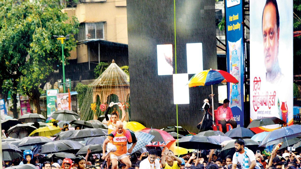 Maharashtra: Fadnavis storms into Thackeray den, as Ajit enters Shinde bastion