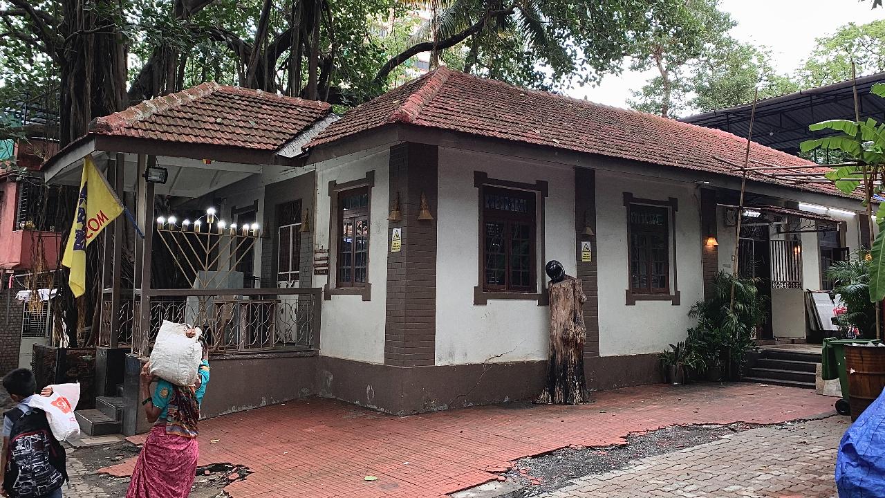 So, Naik decided to start documenting the area on her Instagram account, 'Houses of Mazgaon' because she made an observation. It was that in architectural circles while Ranwar village and Pali village in Bandra, and Khotachiwadi are well-documented and spoken about along with the chawls in Girgaum and Parel, Mazgaon isn't documented as much or spoken about in that way, apart from the docks and few mills there. 