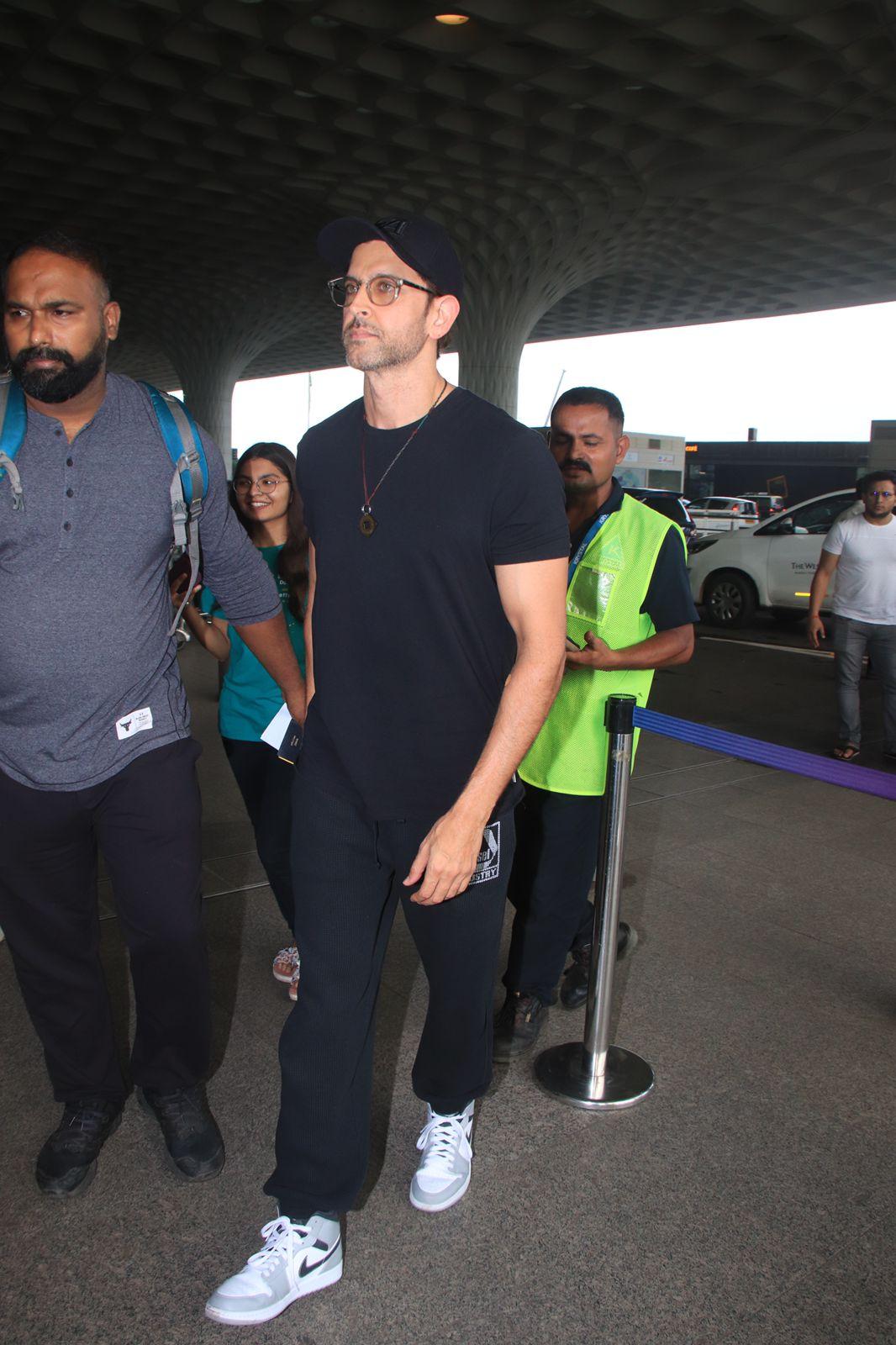Handsome hunk Hrithik Roshan was papped at the airport