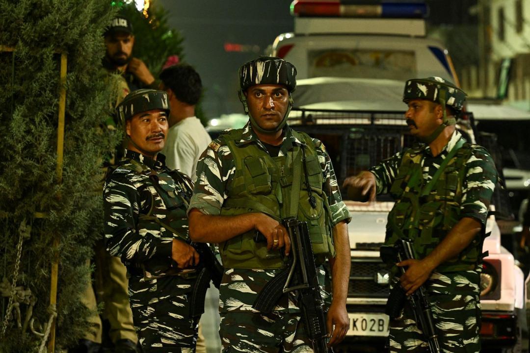 Two LeT terrorists 'encircled' by Jammu and Kashmir Police in Anantnag
