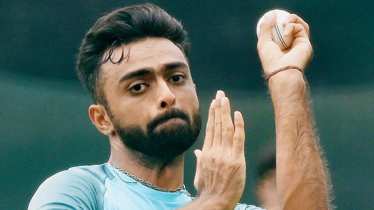 Jaydev, Jayant record fifers in county debut