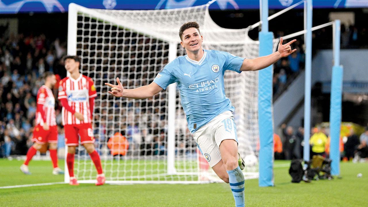 Champions League: Alvarez rescues City