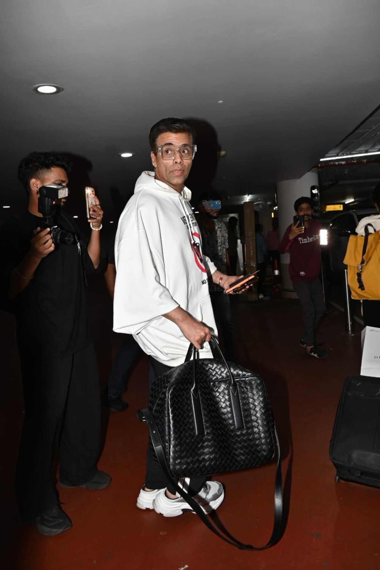 For his airport look, Karan chose a smart white hoodie paired with black bottoms