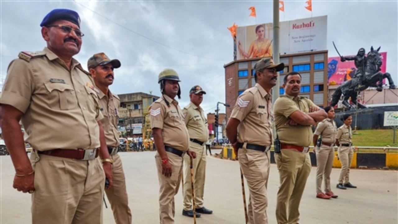 Pro-Kannada activists gathered outside Kempegowda International Airport to protest the Cauvery water-sharing issue, resulting in police intervention.