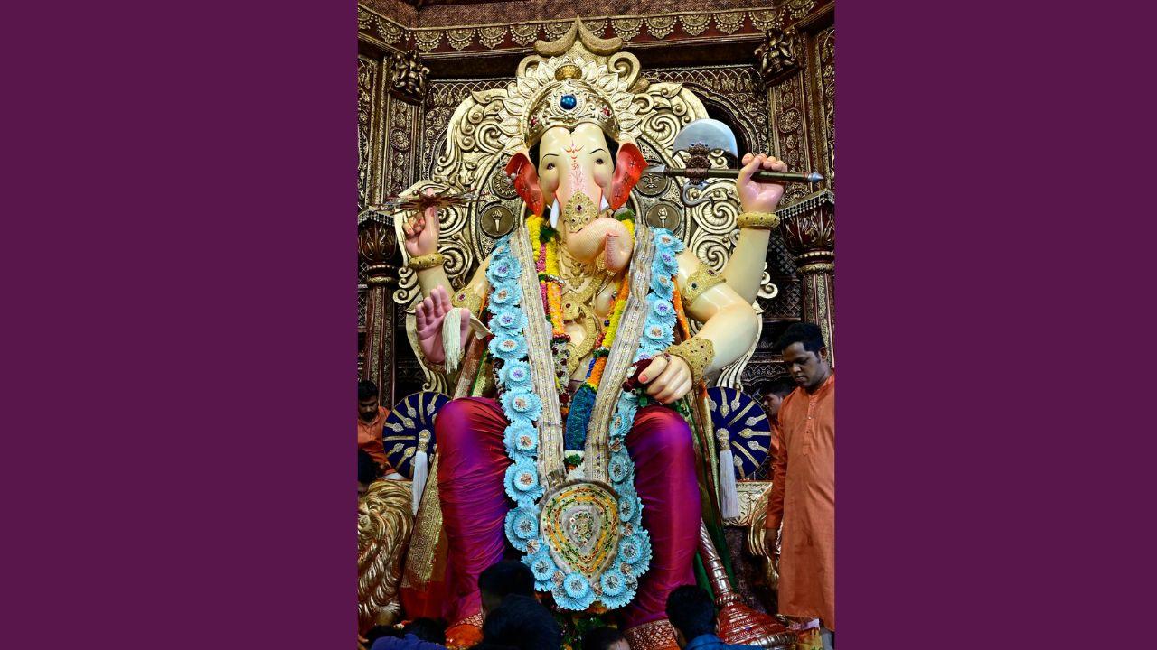 Devotees also offered nearly 192.250 grams of gold and 3876 grams of silver as a donation to Lord Ganesha. 