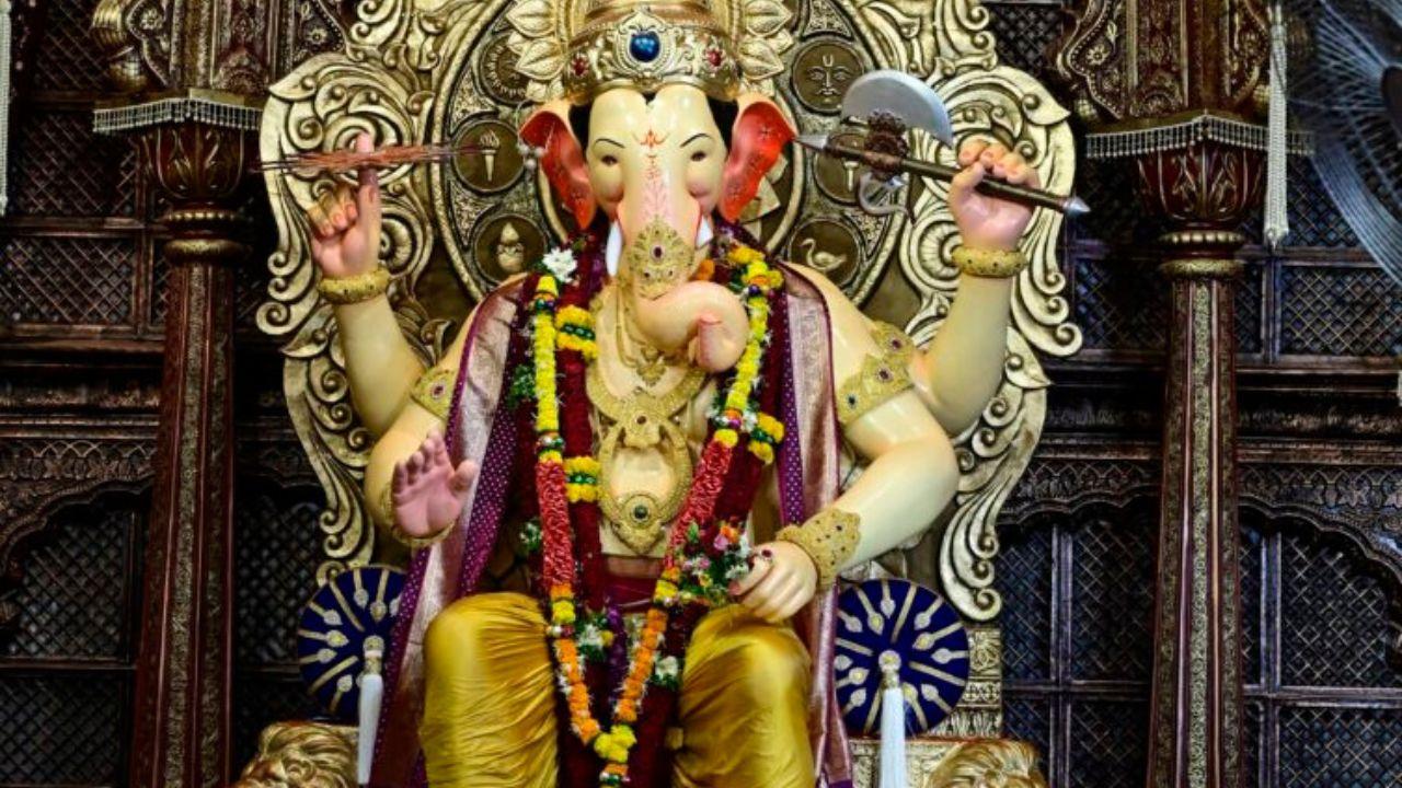 The Lalbaug mandal was founded because of a vow (navas) of traders of the Koli community living in the vicinity. They first installed an idol of Ganapati in 1934 as a gratitude after they were given plot to restart their market after the old one was closed down.