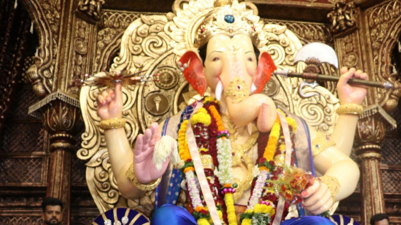 Lalbaugcha Raja, which is situated in Putlabai Chawl, has a rich history. The Lalbaugcha Raja Ganapati idol has been taken care of by the Kambli family for over eight decades. 