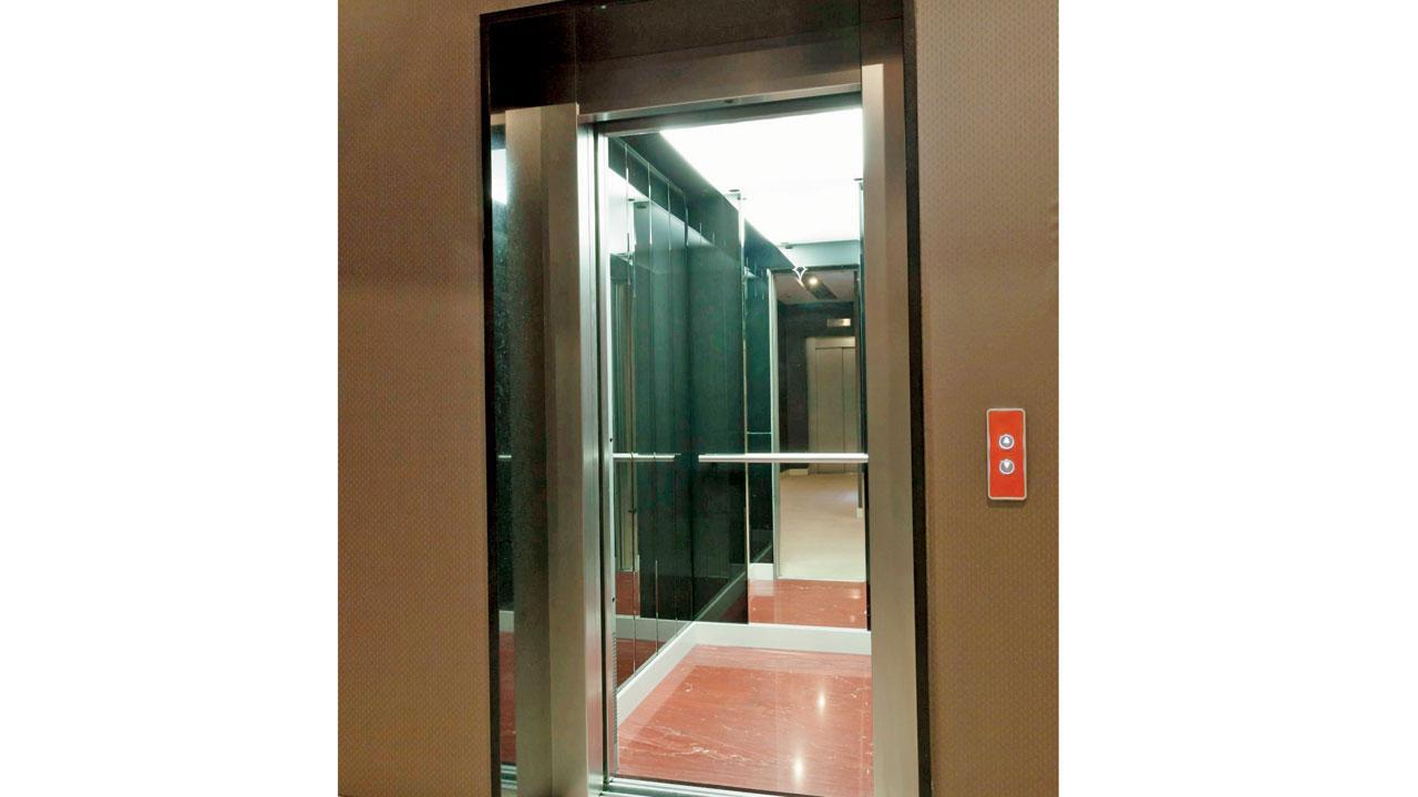 Three residents get stuck in elevator in Greater Noida