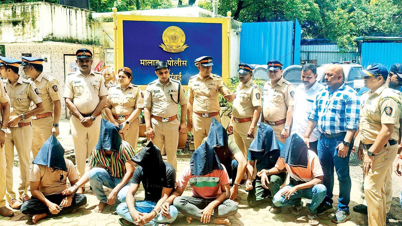 Mumbai: Seven, including staffer, held for looting Rs 75L at knifepoint in Malad