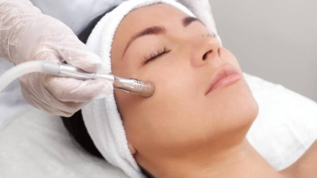 2. Microdermabrasion: Under this treatment, professionals opt for exfoliation to improve skin texture and reduce scarring. 