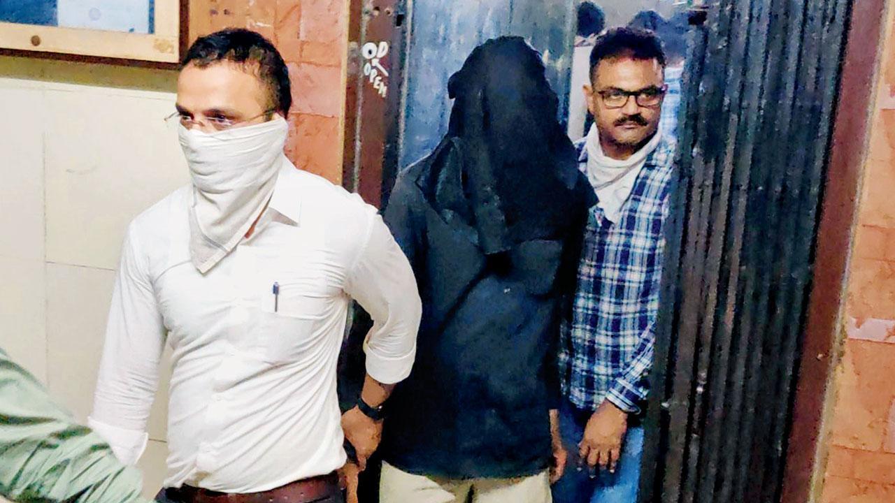 ‘Killer undressed, took 20 pix with her naked body’