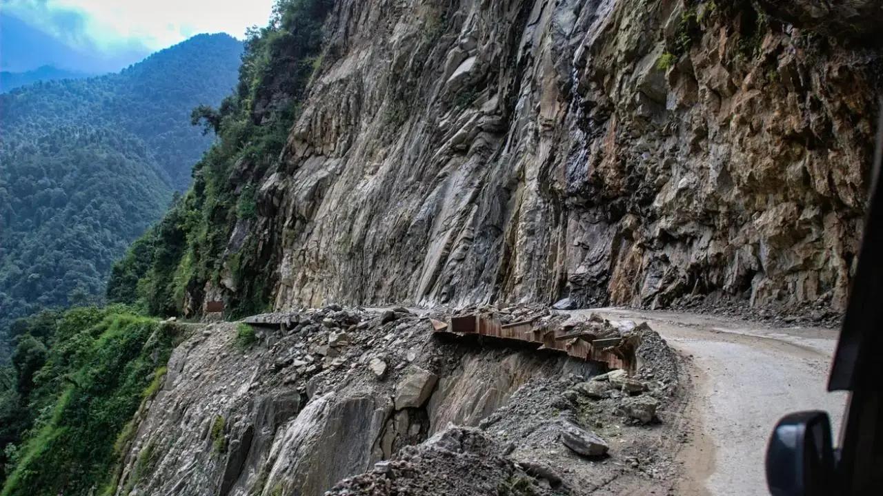 National Highway-5 blocked due to landslide near Nigulsari in Kinnaur