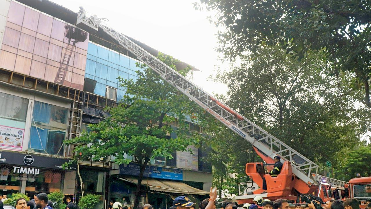 Mumbai: 14 trapped in Oshiwara mall fire rescued safely