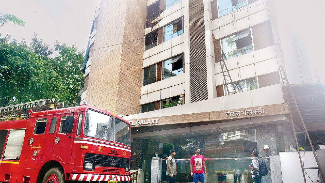 A fire had broken out at Galaxy hotel in Santacruz on August 27, leaving three people dead. Pic/Shadab Khan