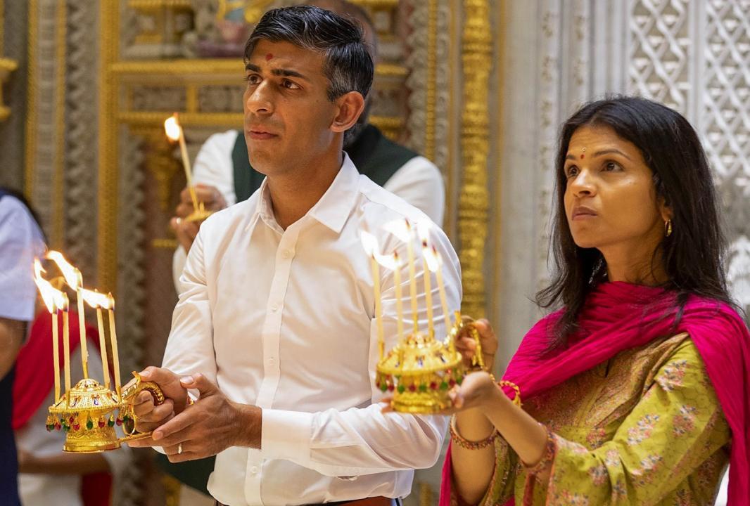 In Photos: British PM Sunak, wife Akshata perform 'puja' at Akshardham temple