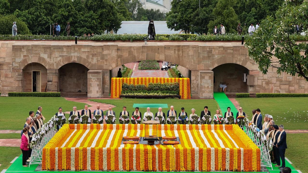 PM Modi along with G20 leaders pay homage to Mahatma Gandhi at Rajghat