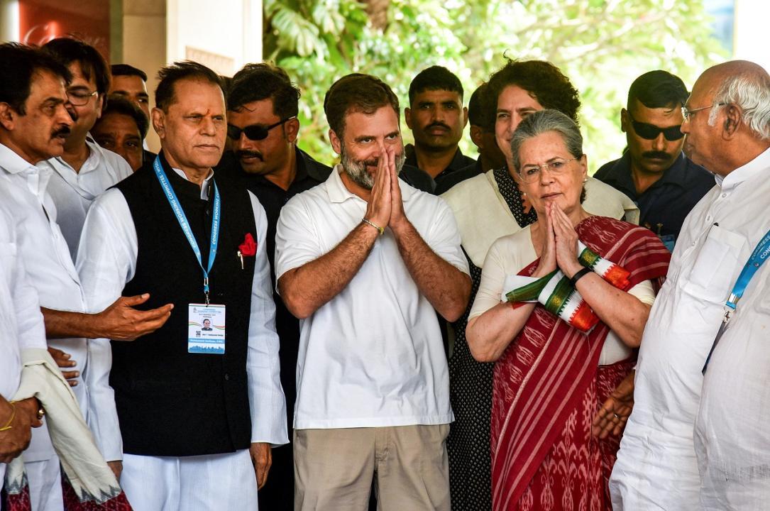 After announcing poll guarantees in Telangana, Sonia and Rahul back in Delhi